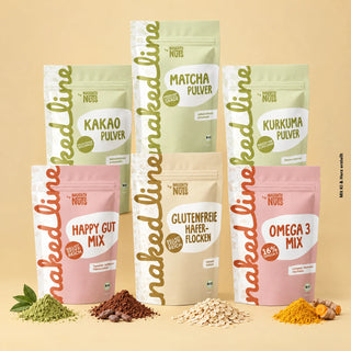 Daily Ritual Bundle der Naked Line mit Matcha, Kakao, Kurkuma, Happy Gut Mix, Haferflocken und Omega 3 Mix.
