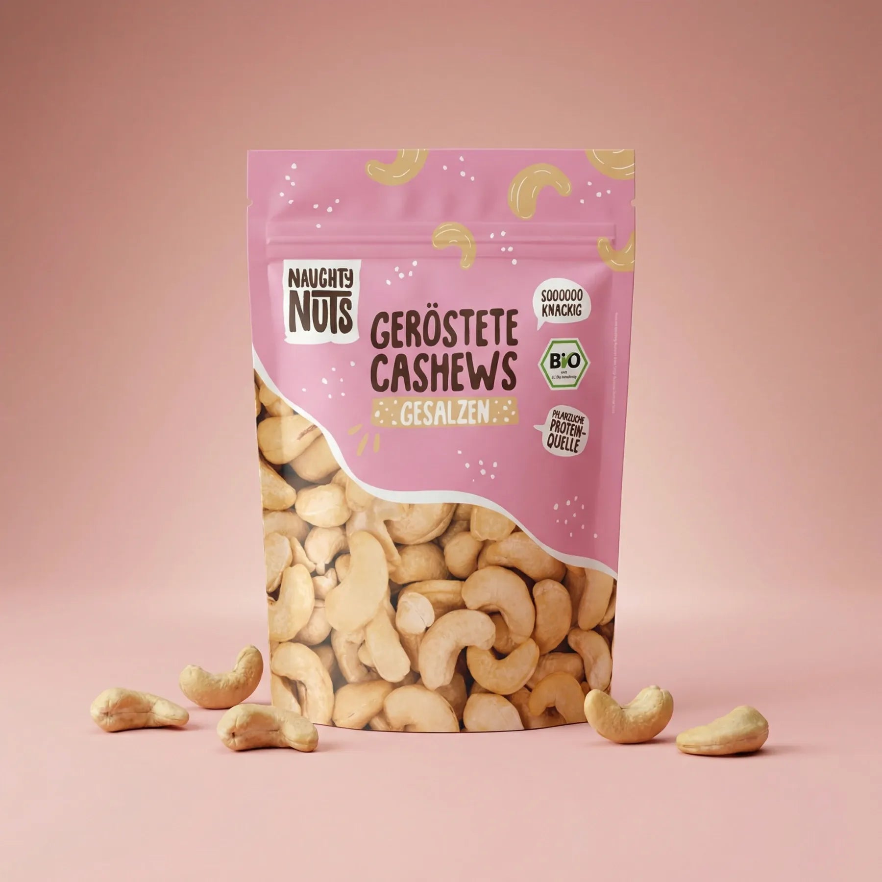 Geröstete Cashews gesalzen in rosa Verpackung mit Naughty Nuts Logo und Bio-Siegel